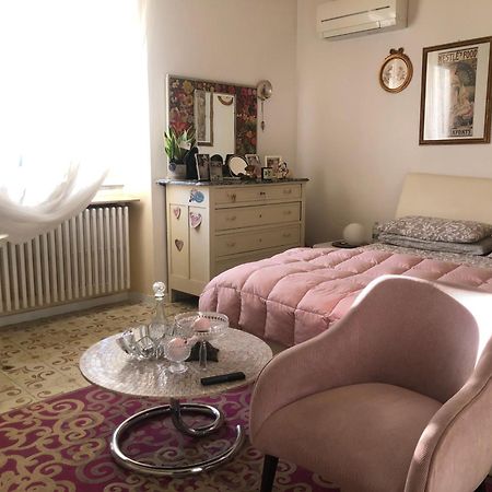 B & B Da Giusy Corte Franca Eksteriør billede